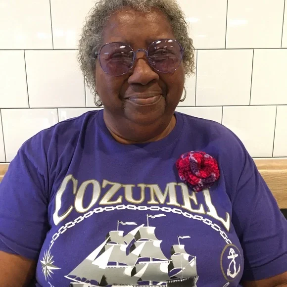 Handmade Crochet Flower Pins New comes with gift box - Picture 3 of 11